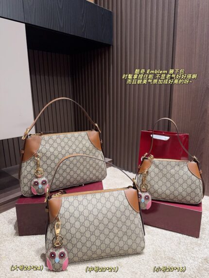 Gucci Emblem Underarm Bag Stylish, Versatile, And Exuding Elegant Charm