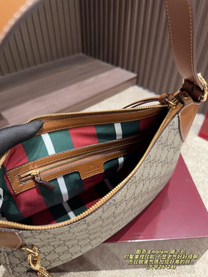 Gucci Emblem Underarm Bag Stylish, Versatile, And Exuding Elegant Charm - Image 7