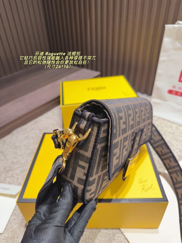 Fendi Baguette Bag Retro Elegance Versatile For Commuting, Leisure, And Dates - Image 4