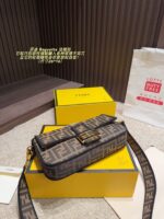 Fendi Baguette Bag Retro Elegance Versatile For Commuting, Leisure, And Dates - Image 6