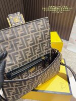 Fendi Baguette Bag Retro Elegance Versatile For Commuting, Leisure, And Dates - Image 9