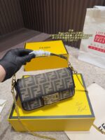 Fendi Baguette Mini Retro Elegance Versatile For Any Occasion
