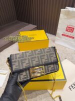 Fendi Baguette Mini Retro Elegance Versatile For Any Occasion - Image 2
