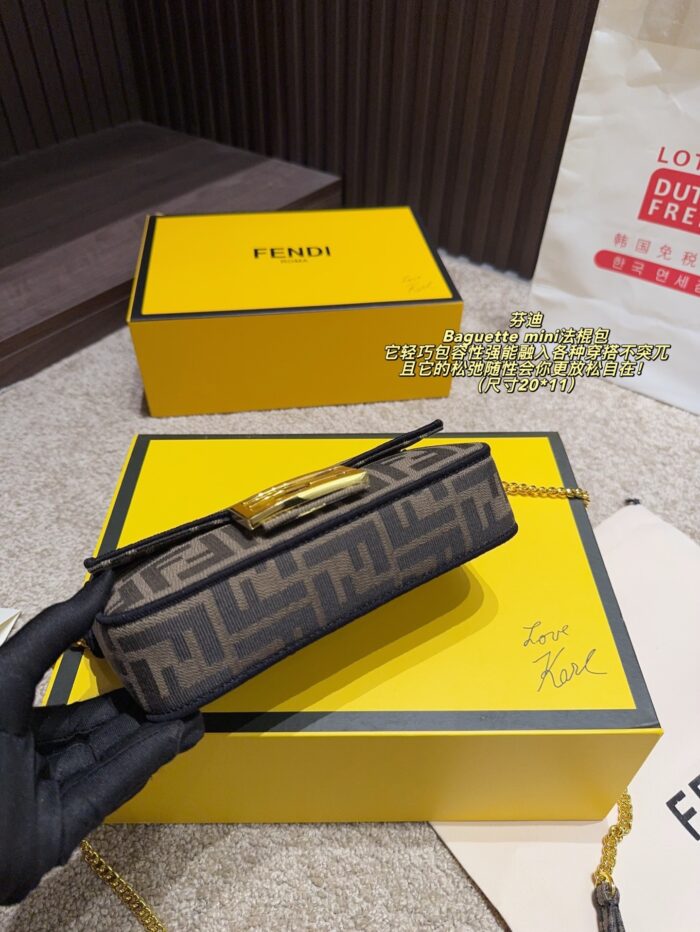 Fendi Baguette Mini Retro Elegance Versatile For Any Occasion - Image 5