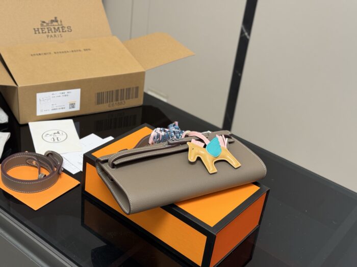 Hermes Kelly Horizontal Cross-Grain Calfskin - Accommodates Phone - Adorable - Premium Quality Bag - Image 1
