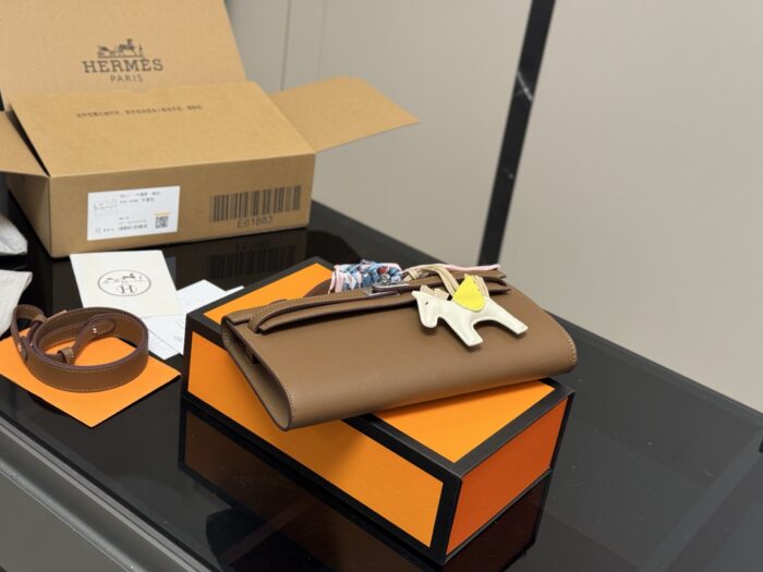 Hermes Kelly Horizontal Cross-Grain Calfskin - Accommodates Phone - Adorable - Premium Quality Bag - Image 2