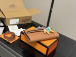 Hermes Kelly Horizontal Cross-Grain Calfskin - Accommodates Phone - Adorable - Premium Quality Bag - Image 3