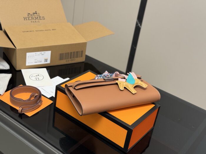 Hermes Kelly Horizontal Cross-Grain Calfskin - Accommodates Phone - Adorable - Premium Quality Bag - Image 3