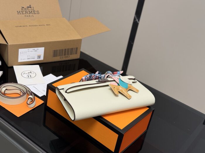 Hermes Kelly Horizontal Cross-Grain Calfskin - Accommodates Phone - Adorable - Premium Quality Bag - Image 4