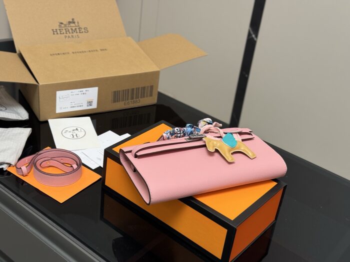Hermes Kelly Horizontal Cross-Grain Calfskin - Accommodates Phone - Adorable - Premium Quality Bag - Image 5