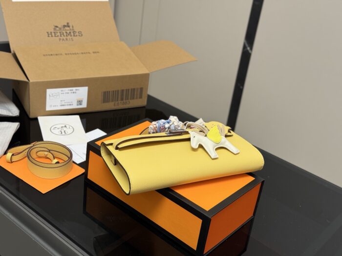 Hermes Kelly Horizontal Cross-Grain Calfskin - Accommodates Phone - Adorable - Premium Quality Bag - Image 8