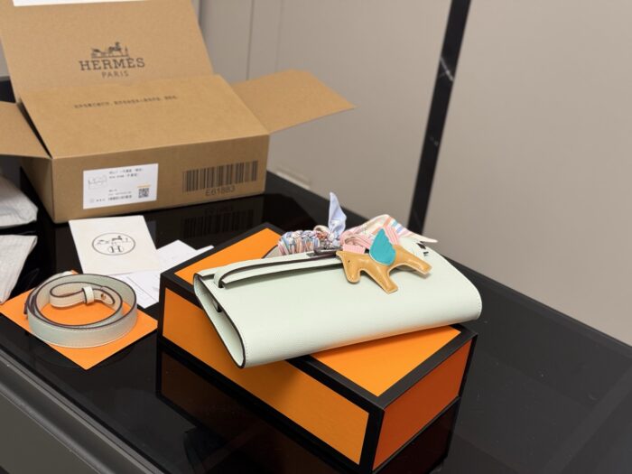 Hermes Kelly Horizontal Cross-Grain Calfskin - Accommodates Phone - Adorable - Premium Quality Bag - Image 9