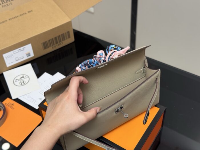 Hermès Kelly Horizontal Cross-Grain Calfskin - Accommodates Phone - Adorable - Premium Quality - Image 4