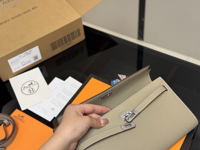 Hermès Kelly Horizontal Cross-Grain Calfskin - Accommodates Phone - Adorable - Premium Quality - Image 5
