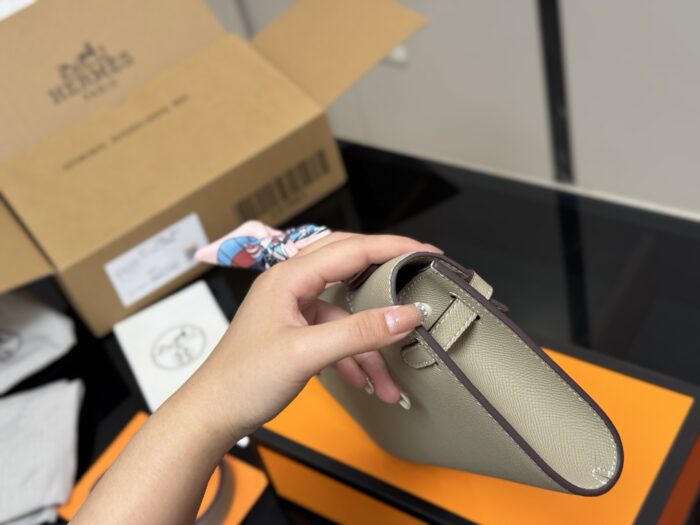 Hermès Kelly Horizontal Cross-Grain Calfskin - Accommodates Phone - Adorable - Premium Quality - Image 6