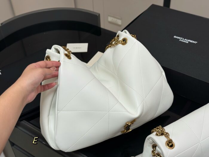 Saint Laurent Jamie Collection Chain Bag Sheepskin-Textured Leather With Jewellery-Grade Chain Effortlessly Chic Design - Image 2