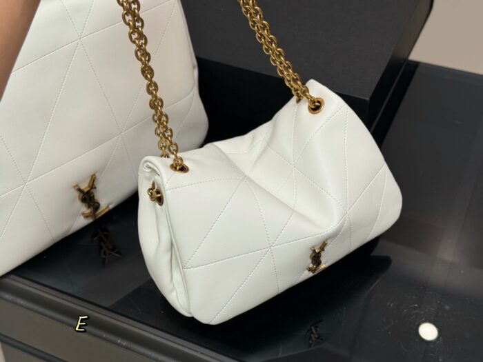 Saint Laurent Jamie Collection Chain Bag Sheepskin-Textured Leather With Jewellery-Grade Chain Effortlessly Chic Design - Image 3