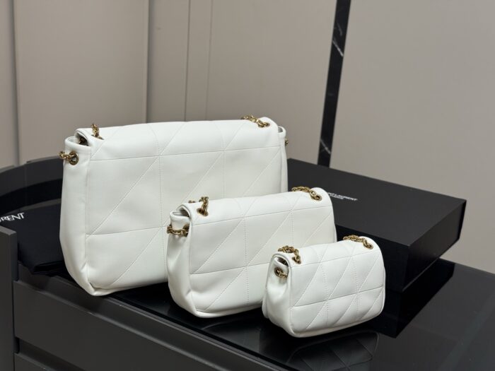 Saint Laurent Jamie Collection Chain Bag Sheepskin-Textured Leather With Jewellery-Grade Chain Effortlessly Chic Design - Image 7