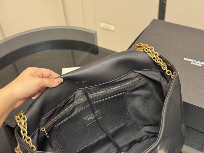 Saint Laurent Jamie Collection New Chain Bag Sheepskin-Textured Leather With Jewellery-Grade Metal Chain Effortlessly Relaxed Design - Image 4