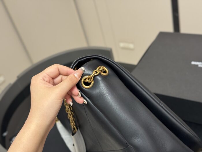 Saint Laurent Jamie Collection New Chain Bag Sheepskin-Textured Leather With Jewellery-Grade Metal Chain Effortlessly Relaxed Design - Image 6
