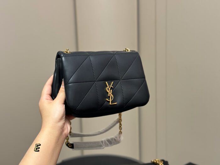 Saint Laurent Jamie Collection New Chain Bag Sheepskin-Textured Leather With Jewellery-Grade Metal Chain Effortlessly Relaxed Design - Image 9