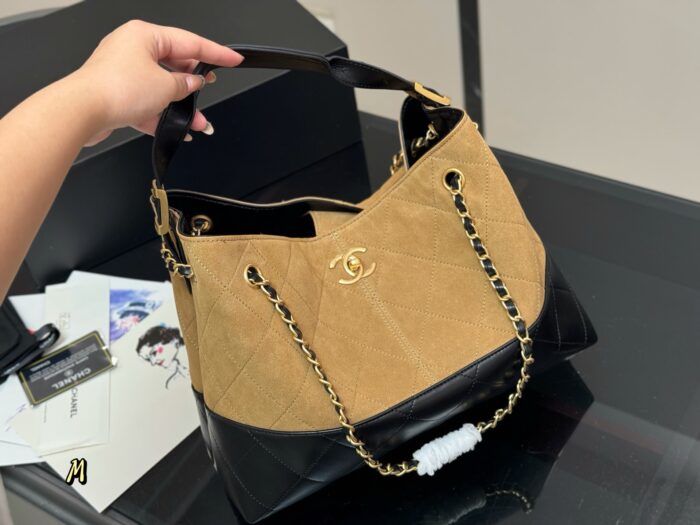 Chanel 25A Vertical Suede Tote Bag Madeleine Colourway Handheld Or Underarm Carry Effortlessly Relaxed Versatile And Sophisticated - Image 2