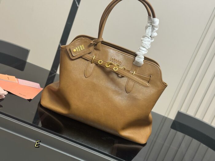 Miu-Miu Vintage Tote Bag Crossbody/Handheld/Single-Shoulder Luxurious Fairy-Like Style Effortlessly Stylish - Image 2