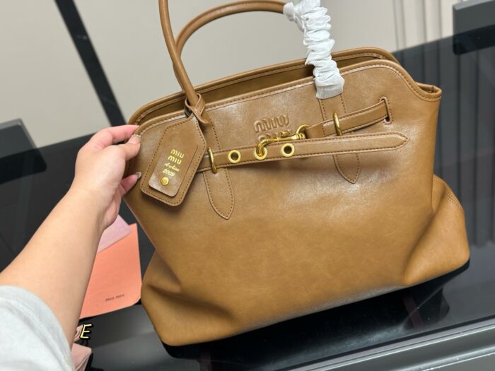 Miu-Miu Vintage Tote Bag Crossbody/Handheld/Single-Shoulder Luxurious Fairy-Like Style Effortlessly Stylish - Image 5