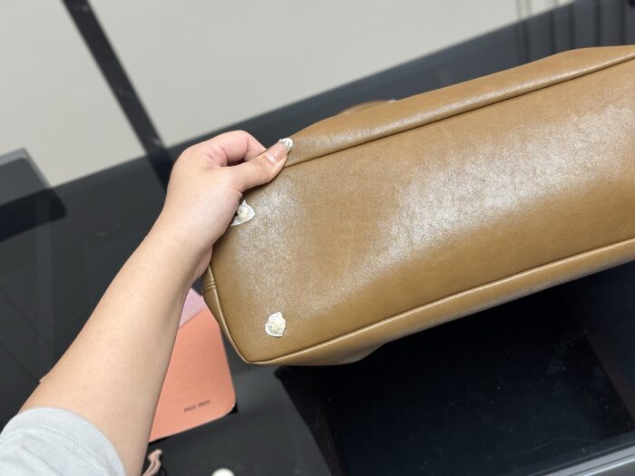 Miu-Miu Vintage Tote Bag Crossbody/Handheld/Single-Shoulder Luxurious Fairy-Like Style Effortlessly Stylish - Image 8