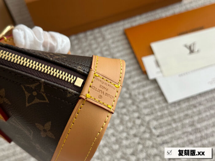 Louis Vuitton Alma Classic Versatile Shell Bag - Image 4