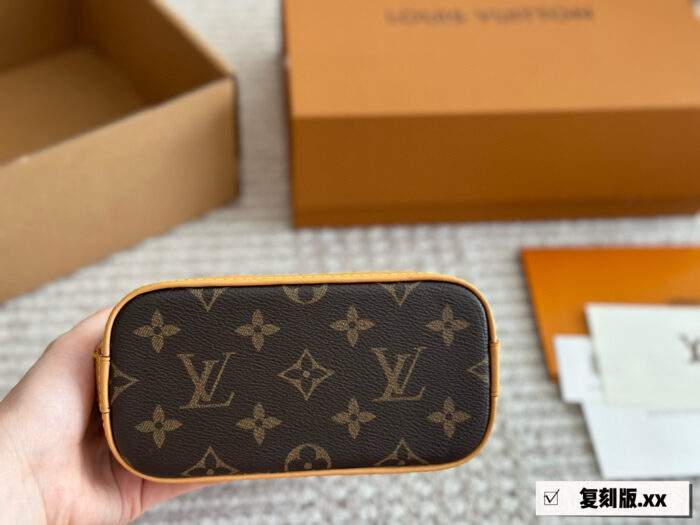 Louis Vuitton Alma Classic Versatile Shell Bag - Image 6