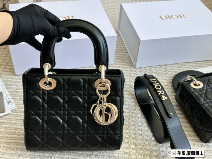 Dior Lady Di Bag Four-Compartment With Lettering Wide Shoulder Strap Three-Compartment With Chain And Shoulder Strap Pearlescent Colour Premium Quality - Image 2