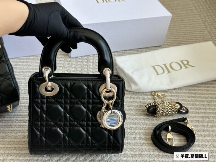Dior Lady Di Bag Four-Compartment With Lettering Wide Shoulder Strap Three-Compartment With Chain And Shoulder Strap Pearlescent Colour Premium Quality - Image 3