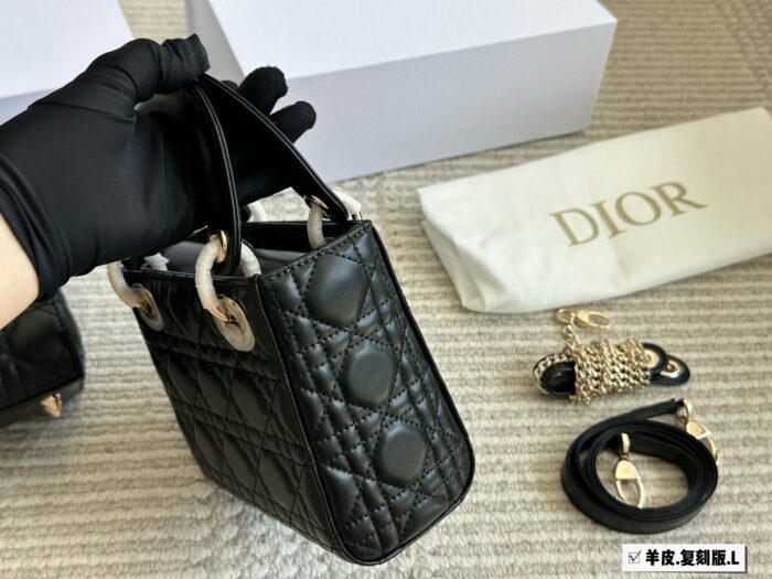 Dior Lady Di Bag Four-Compartment With Lettering Wide Shoulder Strap Three-Compartment With Chain And Shoulder Strap Pearlescent Colour Premium Quality - Image 4