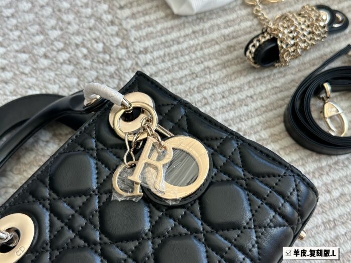 Dior Lady Di Bag Four-Compartment With Lettering Wide Shoulder Strap Three-Compartment With Chain And Shoulder Strap Pearlescent Colour Premium Quality - Image 6