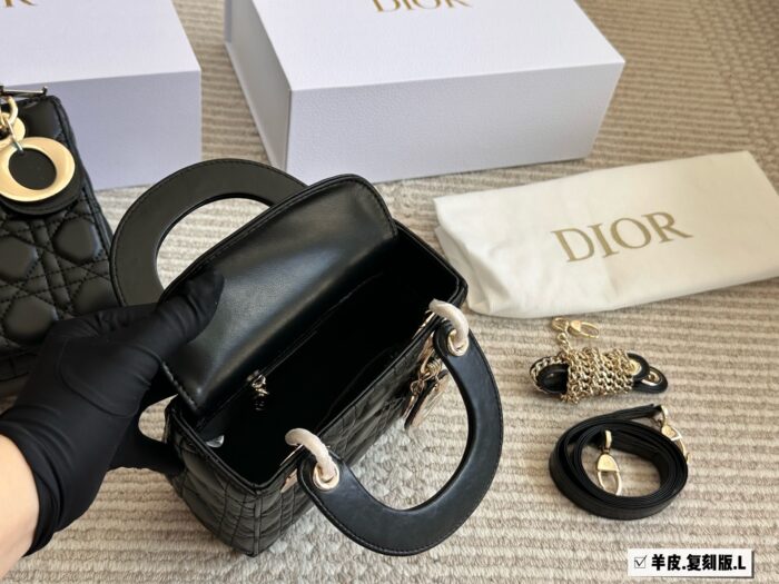 Dior Lady Di Bag Four-Compartment With Lettering Wide Shoulder Strap Three-Compartment With Chain And Shoulder Strap Pearlescent Colour Premium Quality - Image 9