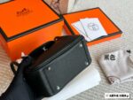 Hermès Mini Lindy Full-Grain Cowhide Crossbody Handbag - Image 5