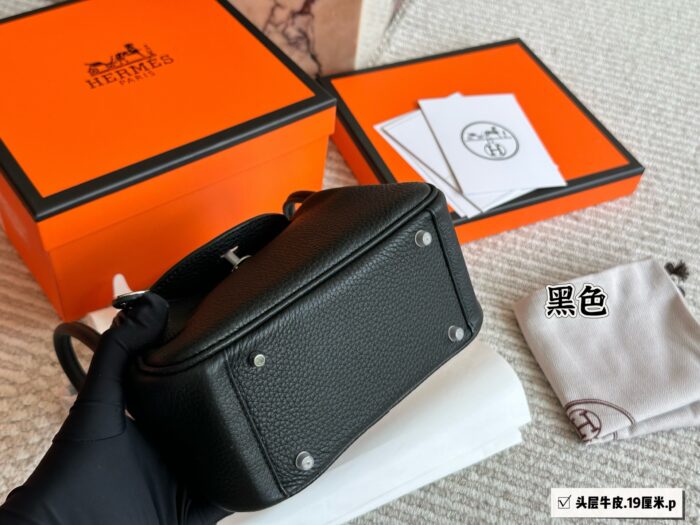 Hermès Mini Lindy Full-Grain Cowhide Crossbody Handbag - Image 5