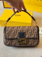 Fendi Baguette Bag: Classic Monogram, Flattering, Exquisite, Versatile, Autumn/Winter Outing Bag - Image 3