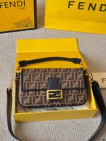 Fendi Baguette Bag: Classic Monogram, Flattering, Exquisite, Versatile, Autumn/Winter Outing Bag - Image 4