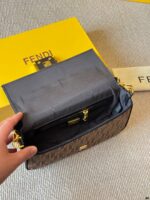 Fendi Baguette Bag: Classic Monogram, Flattering, Exquisite, Versatile, Autumn/Winter Outing Bag - Image 9