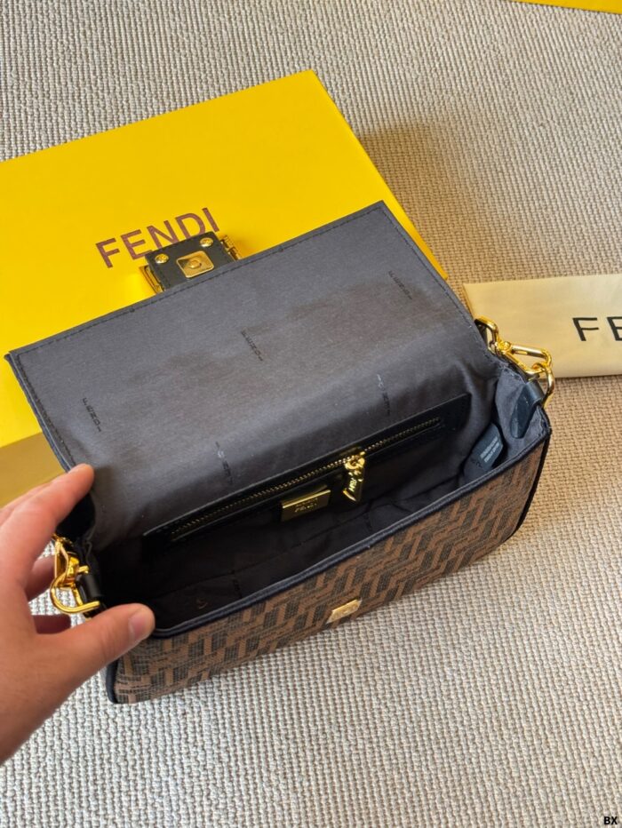 Fendi Baguette Bag: Classic Monogram, Flattering, Exquisite, Versatile, Autumn/Winter Outing Bag - Image 9