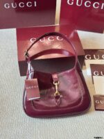 Gucci Jackie 1961 Patent Leather Series Underarm Bag Classic Lock Closure, Genuine Calf Leather Adjustable Shoulder Strap Outfit Essential
