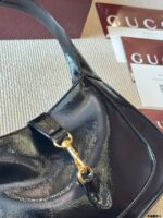 Gucci Jackie 1961 Patent Leather Series Underarm Bag Classic Lock Clasp With Extendable Shoulder Strap Outfit Essential - Image 5