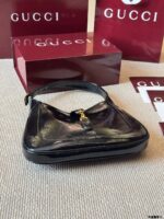 Gucci Jackie 1961 Patent Leather Series Underarm Bag Classic Lock Clasp With Extendable Shoulder Strap Outfit Essential - Image 6