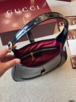 Gucci Jackie 1961 Patent Leather Series Underarm Bag Classic Lock Clasp With Extendable Shoulder Strap Outfit Essential - Image 9