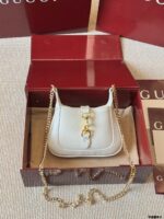 Gucci Jackie 1961 Patent Leather Series Underarm Bag Classic Lock Closure Genuine Calf Leather Extendable Shoulder Strap Outfit Essential - Image 11