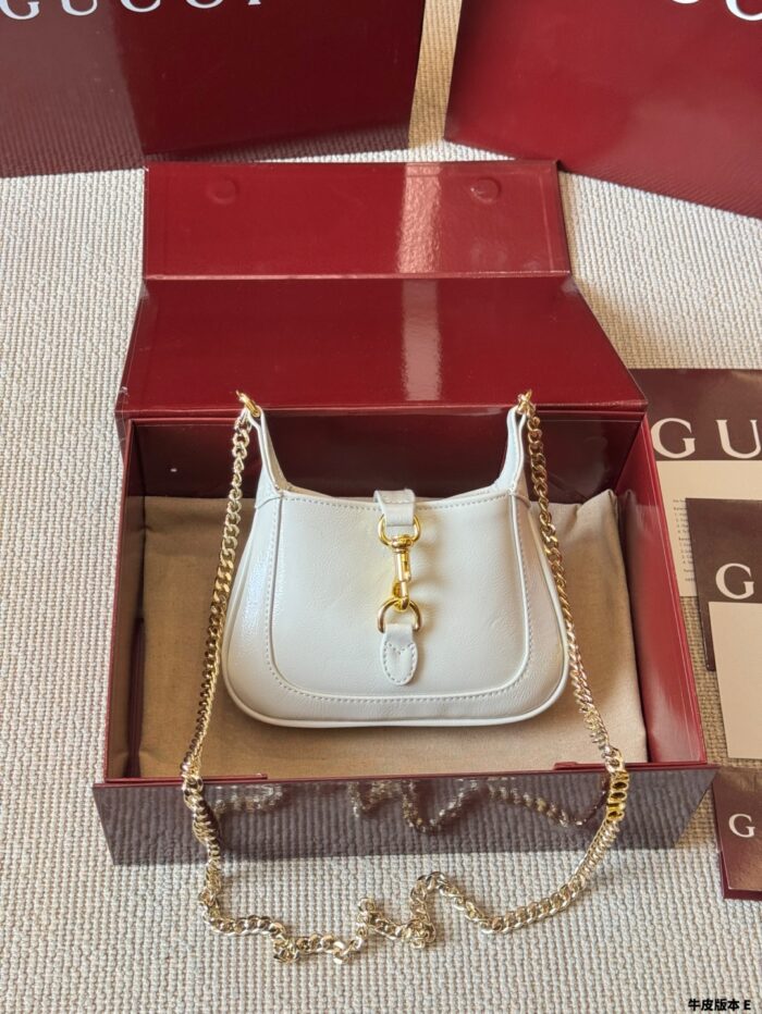Gucci Jackie 1961 Patent Leather Series Underarm Bag Classic Lock Closure Genuine Calf Leather Extendable Shoulder Strap Outfit Essential - Image 11