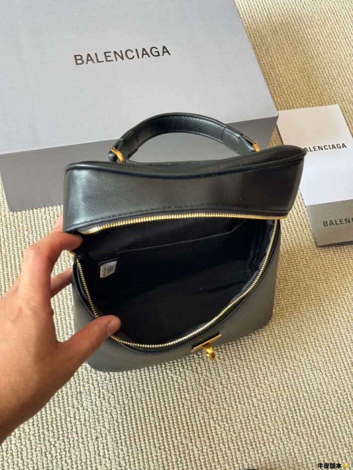 Balenciaga Rodeo Vanity Classic Black Metallic Logo Handbag/Crossbody Soft Leather With Generous Capacity - Image 9