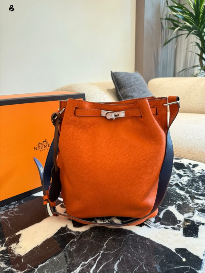 Hermès So Kelly Bucket Bag  Drawstring Pleats  Spacious Capacity  Translucent Midnight Blue - Image 3